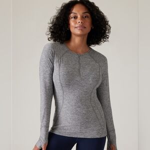 ATHLETA PACIFICA ILLUME UPF FITTED 1/4 ZIP TOP. LONG SLEEVE. SIZE LARGE. GREY.